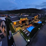 Emre 13 Βίλα